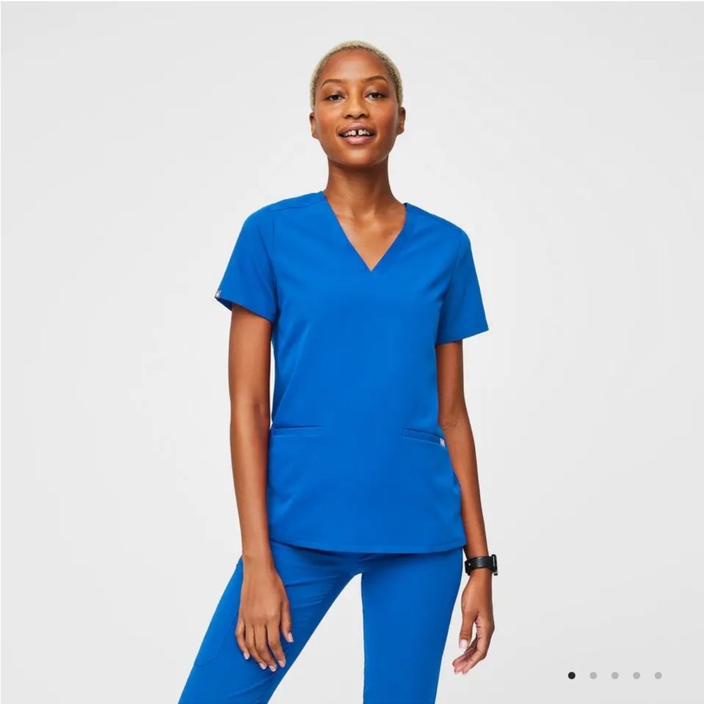 Figs Casma Three-Pocket Scrub Top